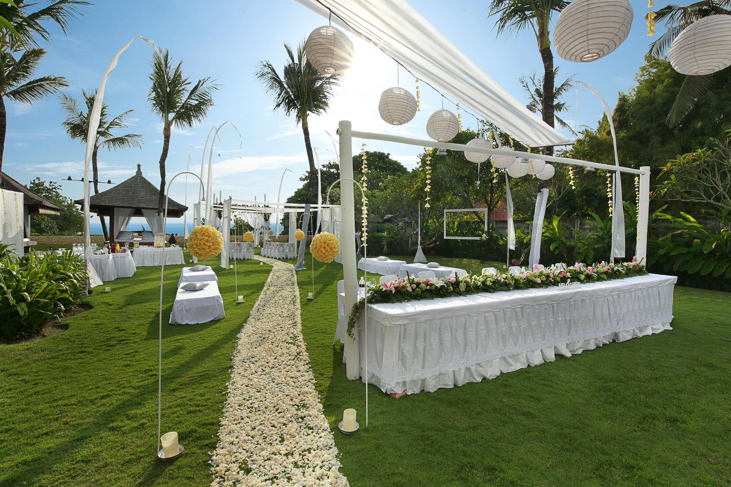 Bali Niksoma Boutique Beach Resort Легиан Экстерьер фото A wedding reception at a resort in Bali, Indonesia