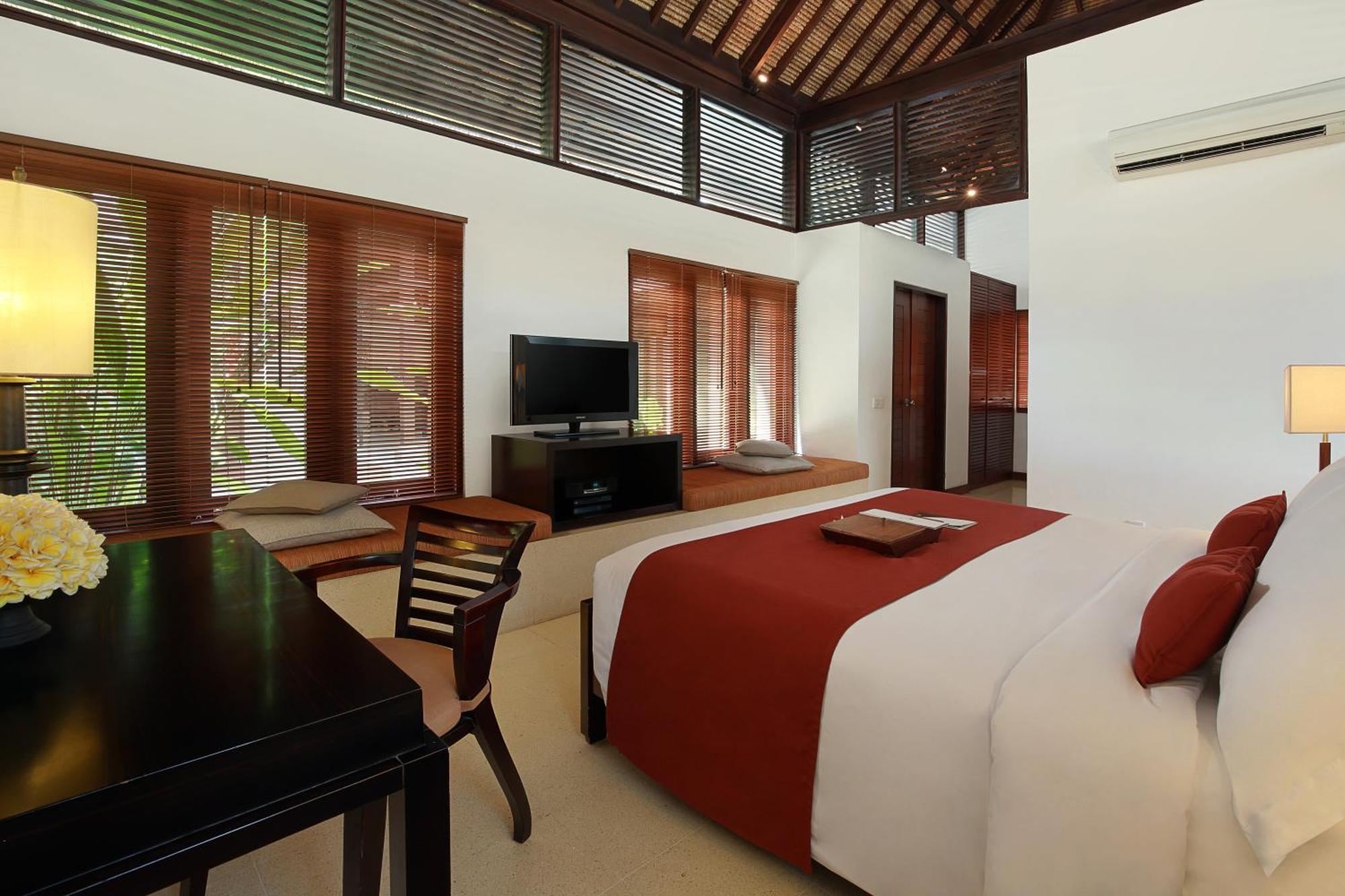 Bali Niksoma Boutique Beach Resort Легиан Экстерьер фото A bedroom at the resort