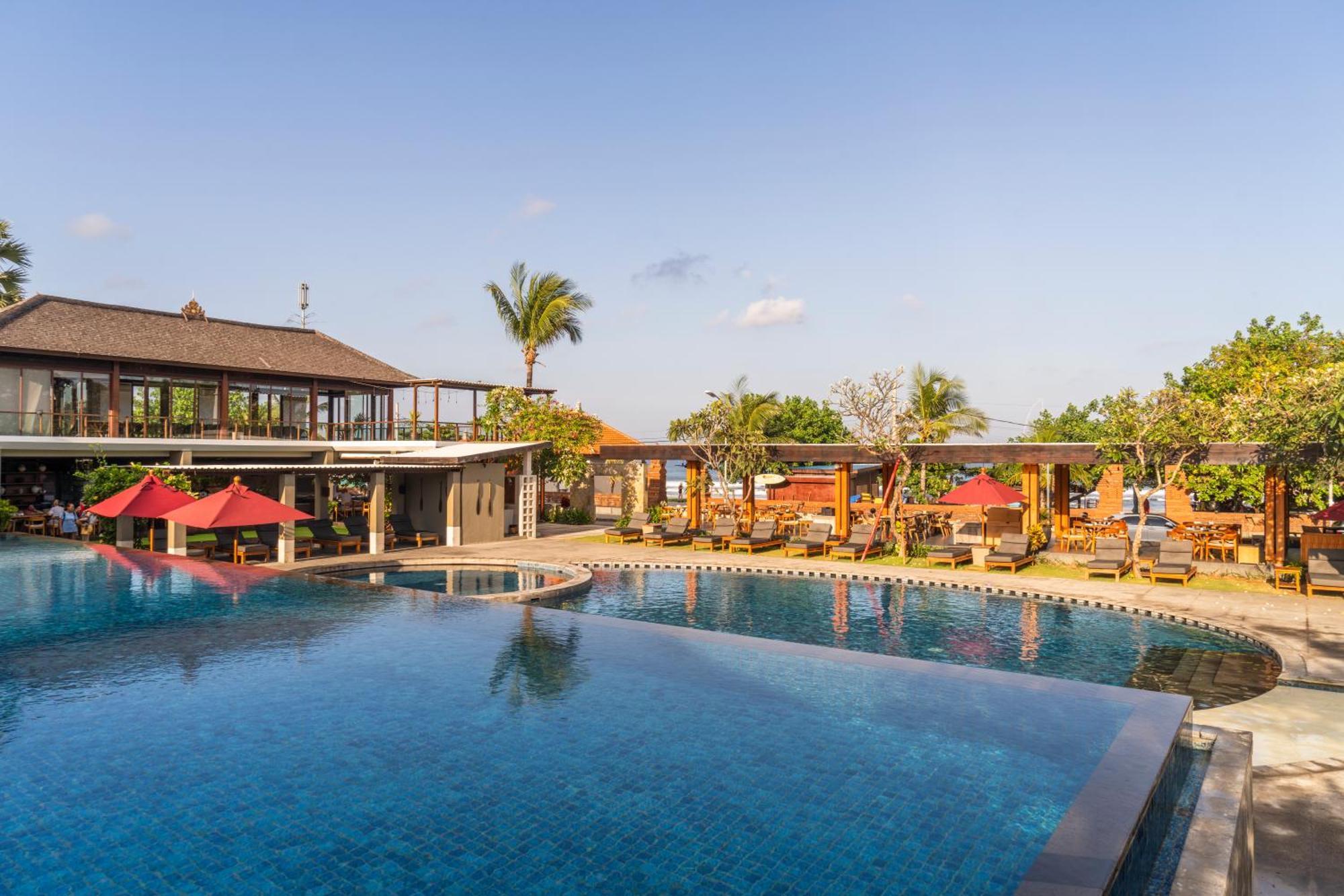 Bali Niksoma Boutique Beach Resort Легиан Экстерьер фото The swimming pool at the hotel