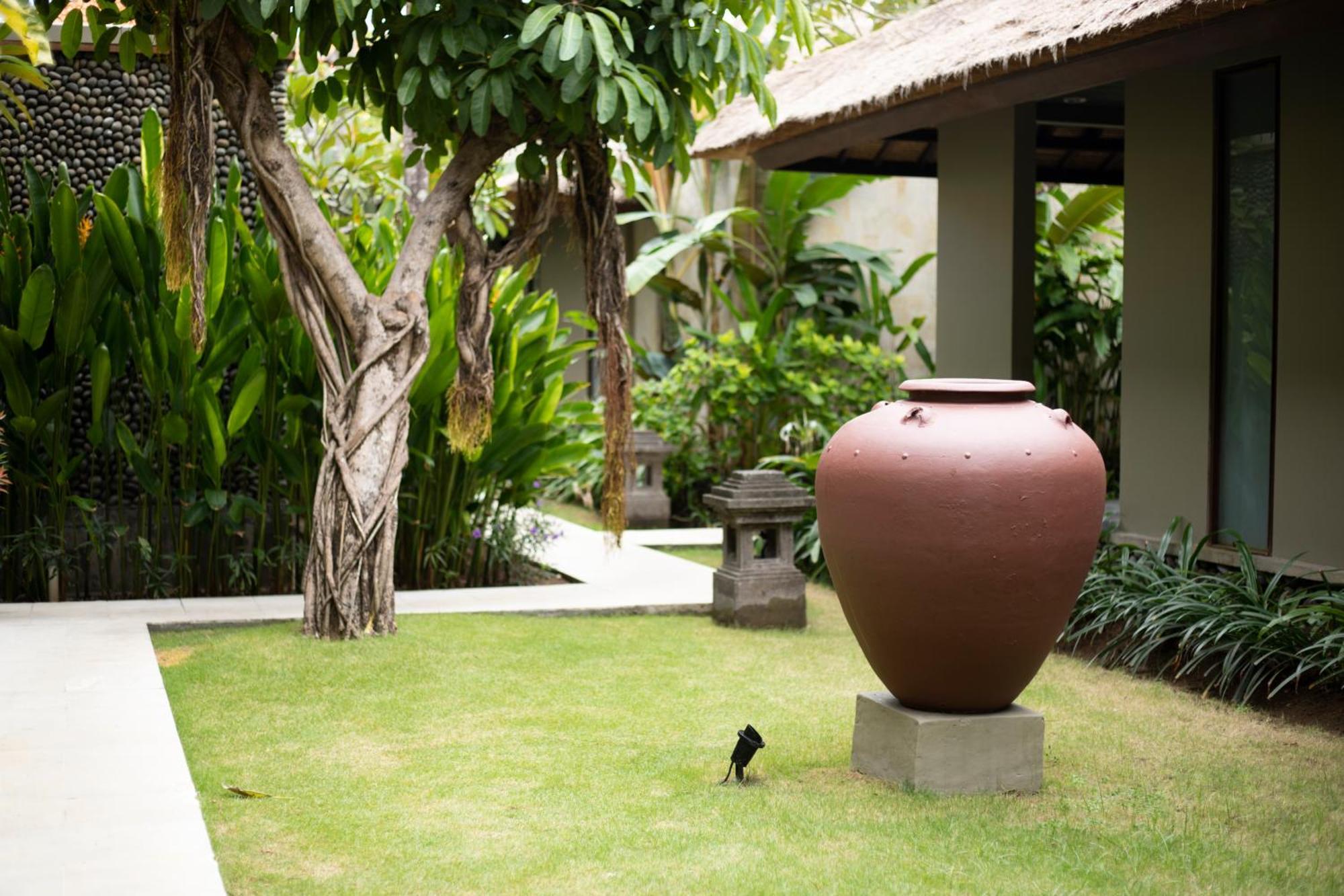 Bali Niksoma Boutique Beach Resort Легиан Экстерьер фото A garden in Bali
